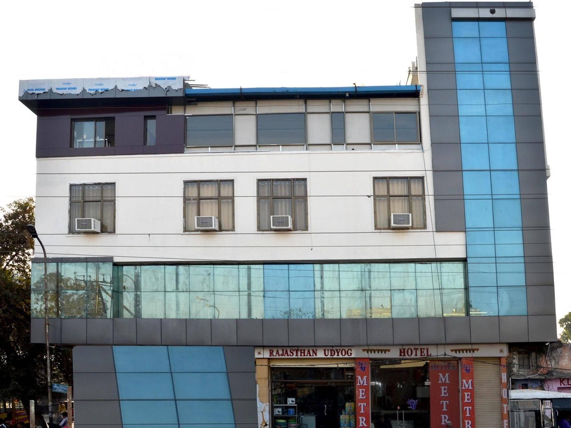 Oyo Sindhi Camp Metro View Hotel 3*