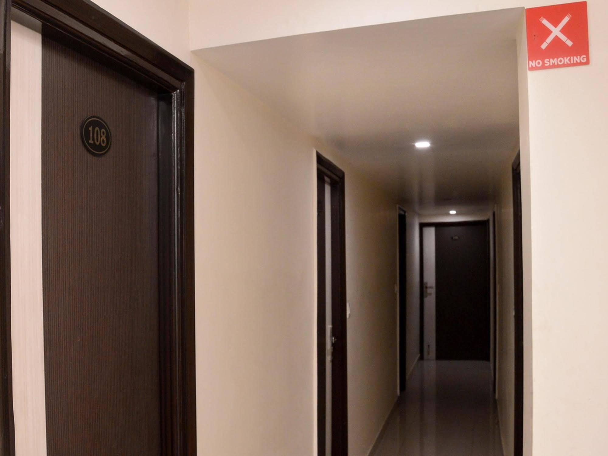 Hotel Oyo Sindhi Camp Metro View Jaipur