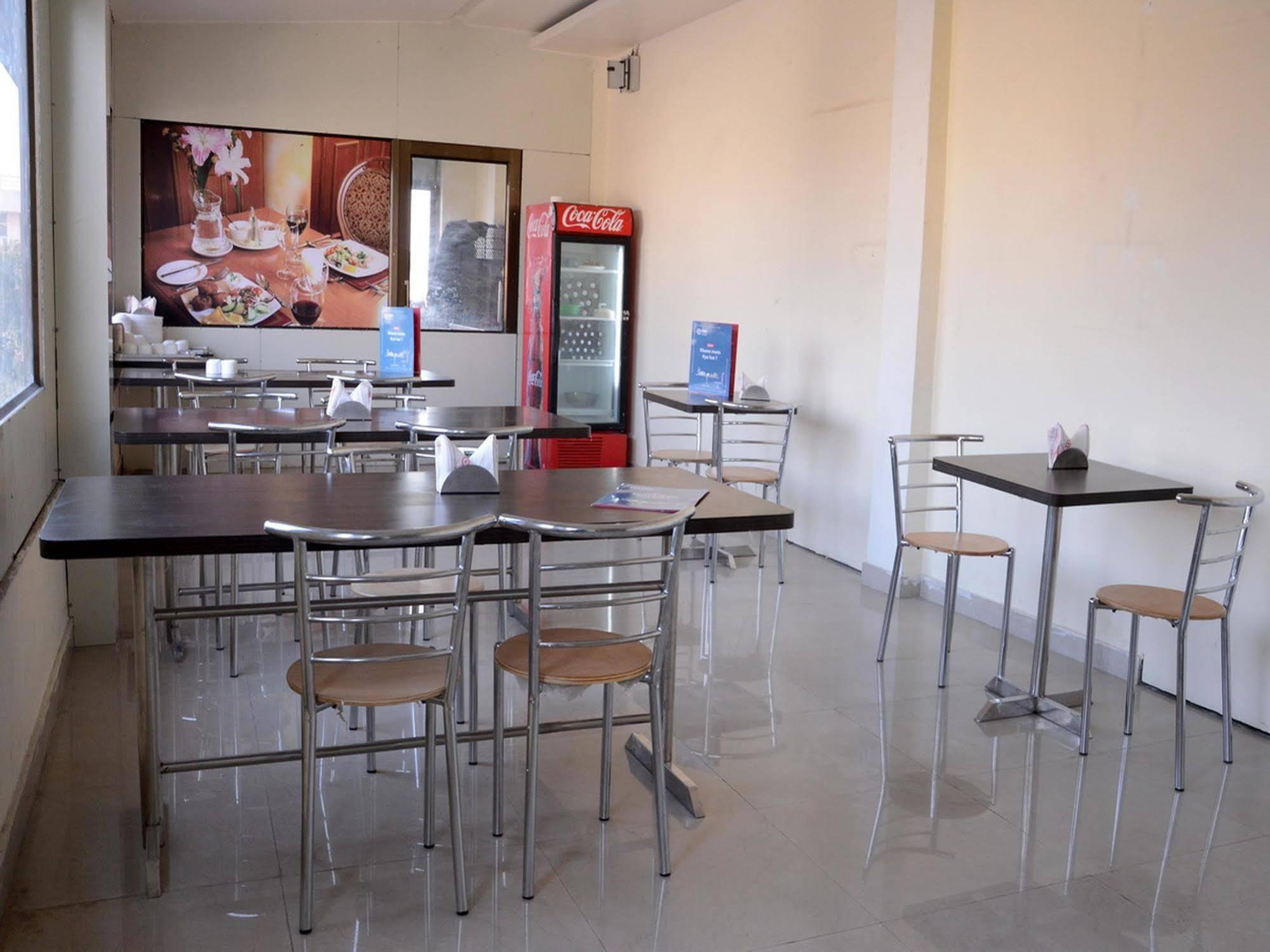 Oyo Sindhi Camp Metro View 3* Jaipur
