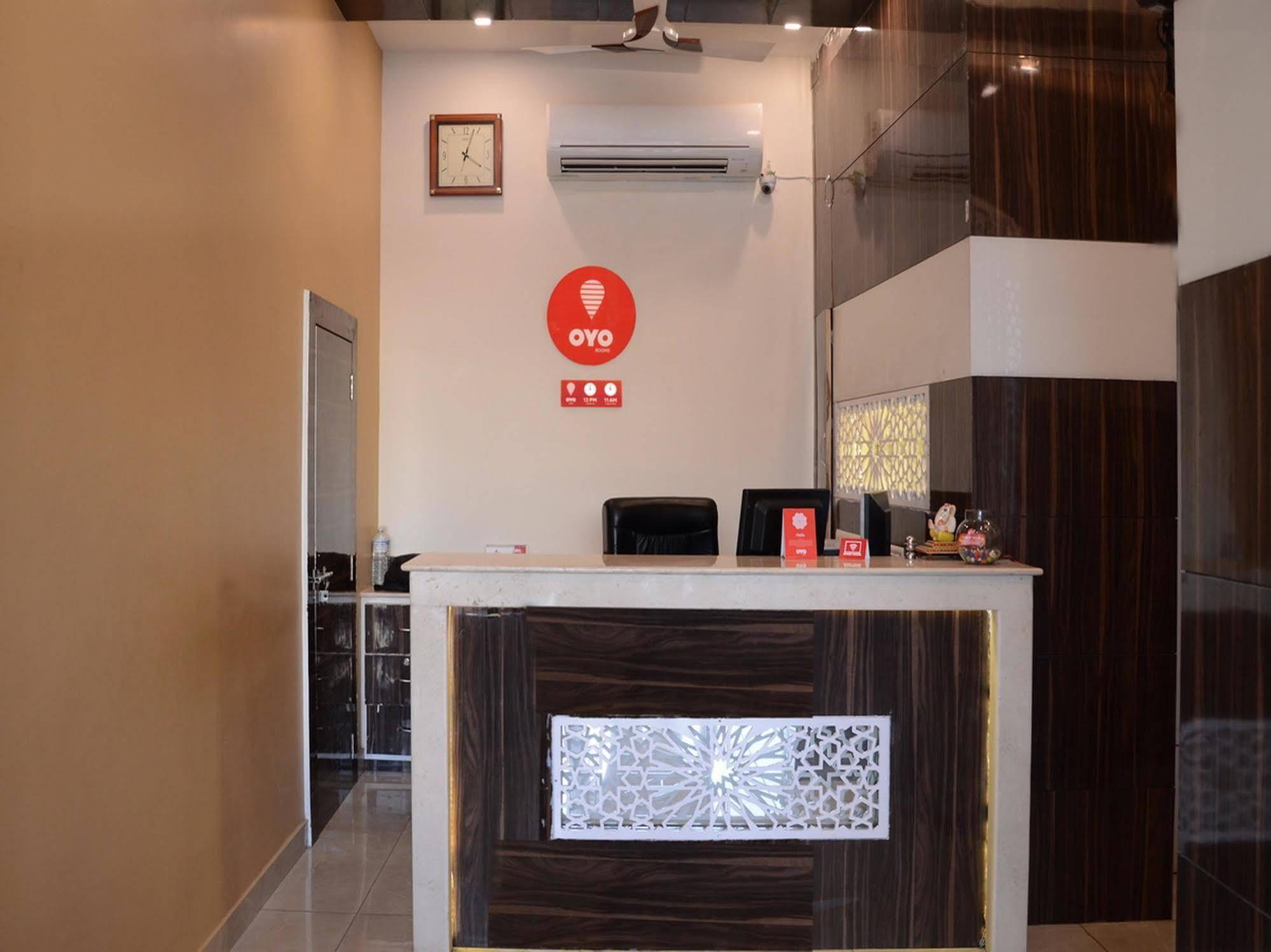 Oyo Sindhi Camp Metro View Hotel 3*
