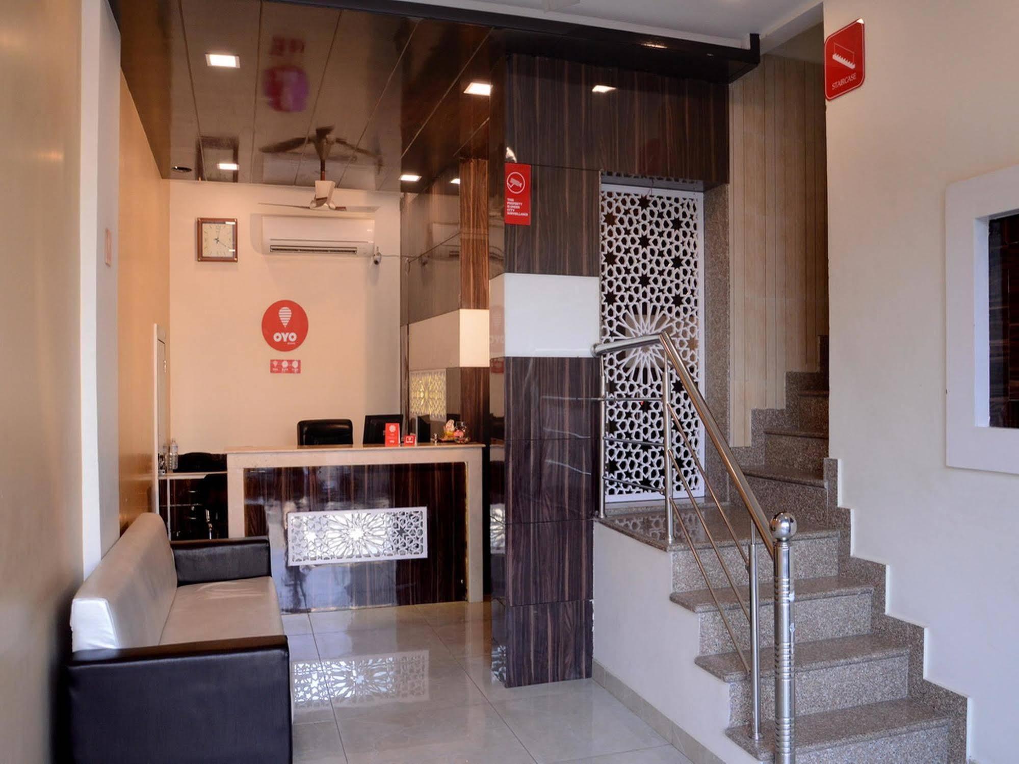 Hotel Oyo Sindhi Camp Metro View Jaipur