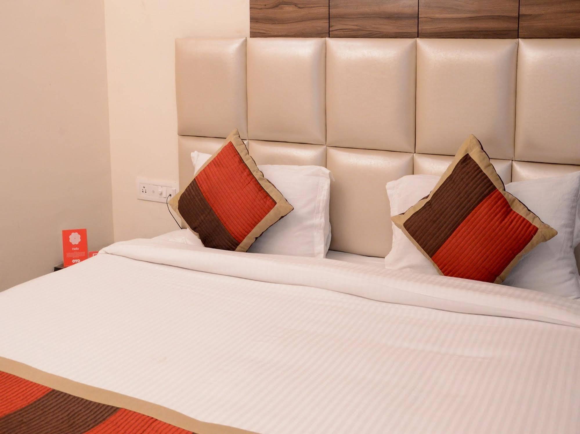 Hotel Oyo Sindhi Camp Metro View Jaipur