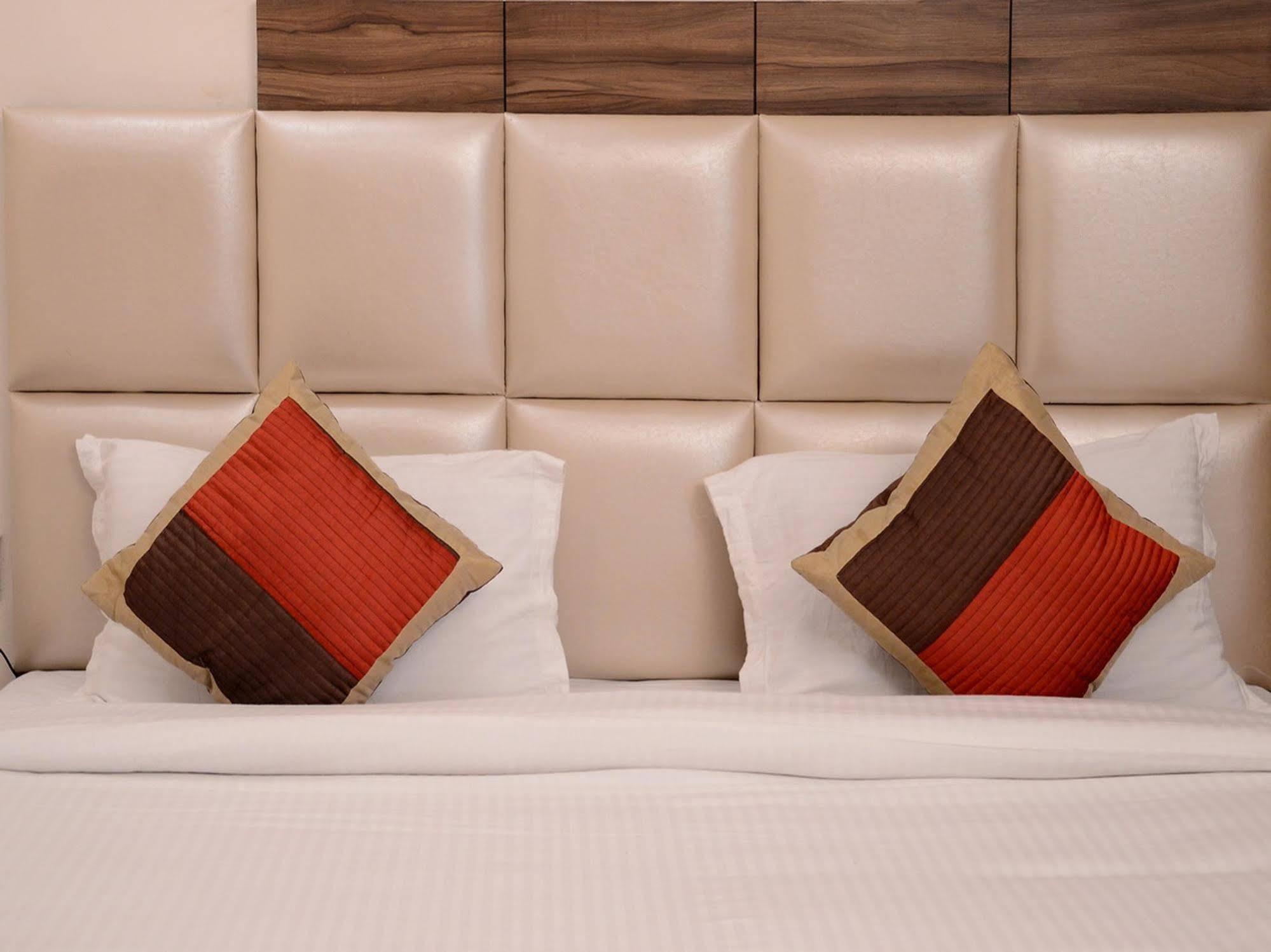 Oyo Sindhi Camp Metro View Hotel Jaipur