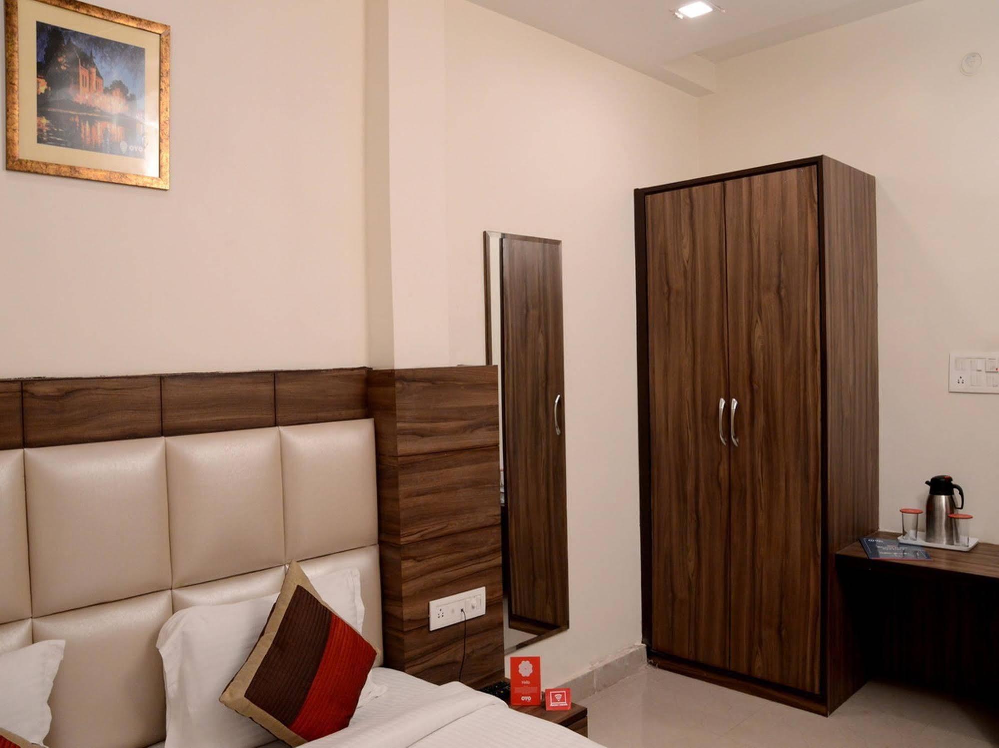 Oyo Sindhi Camp Metro View Hotel Jaipur