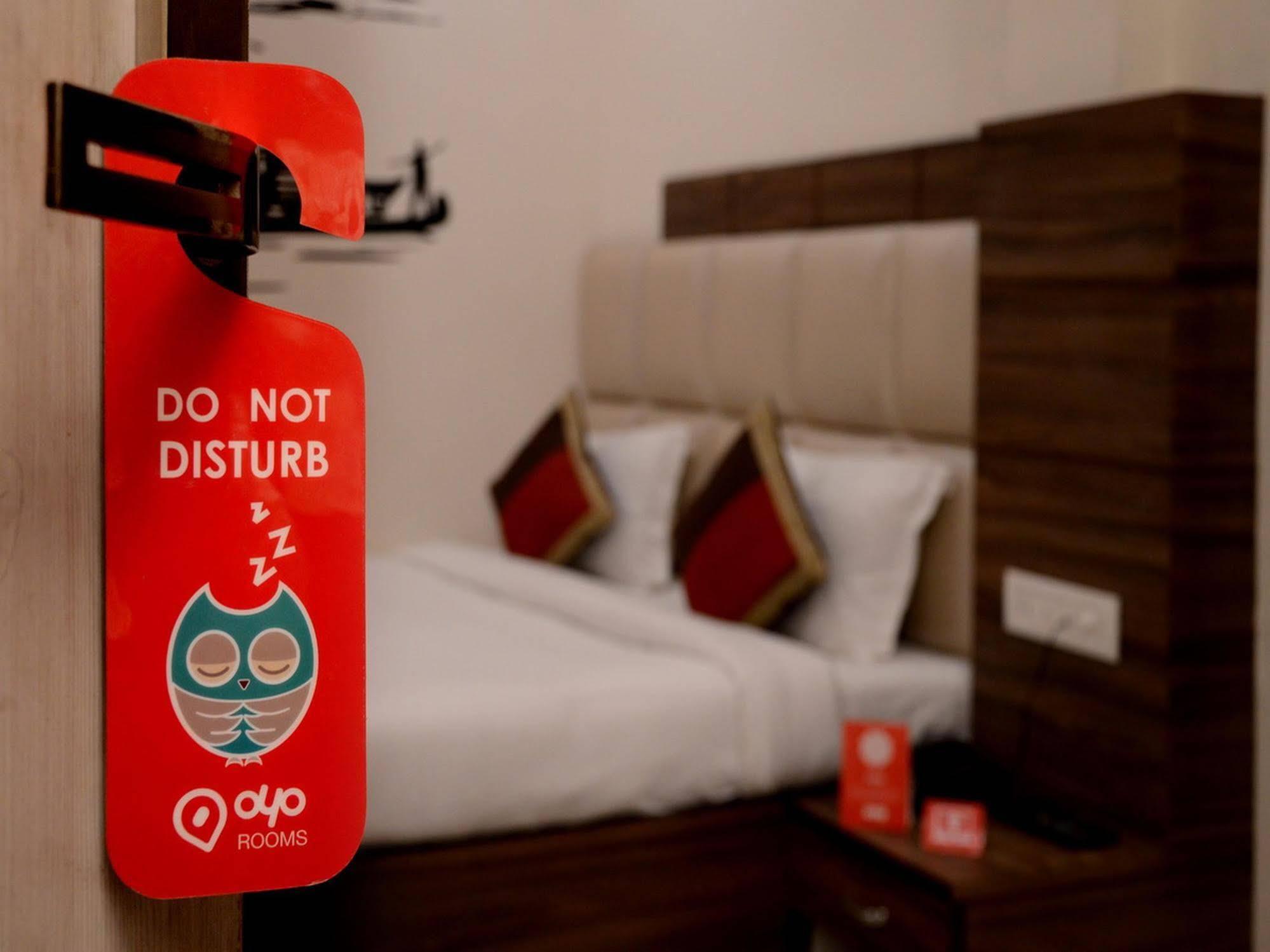 Oyo Sindhi Camp Metro View Hotel 3*