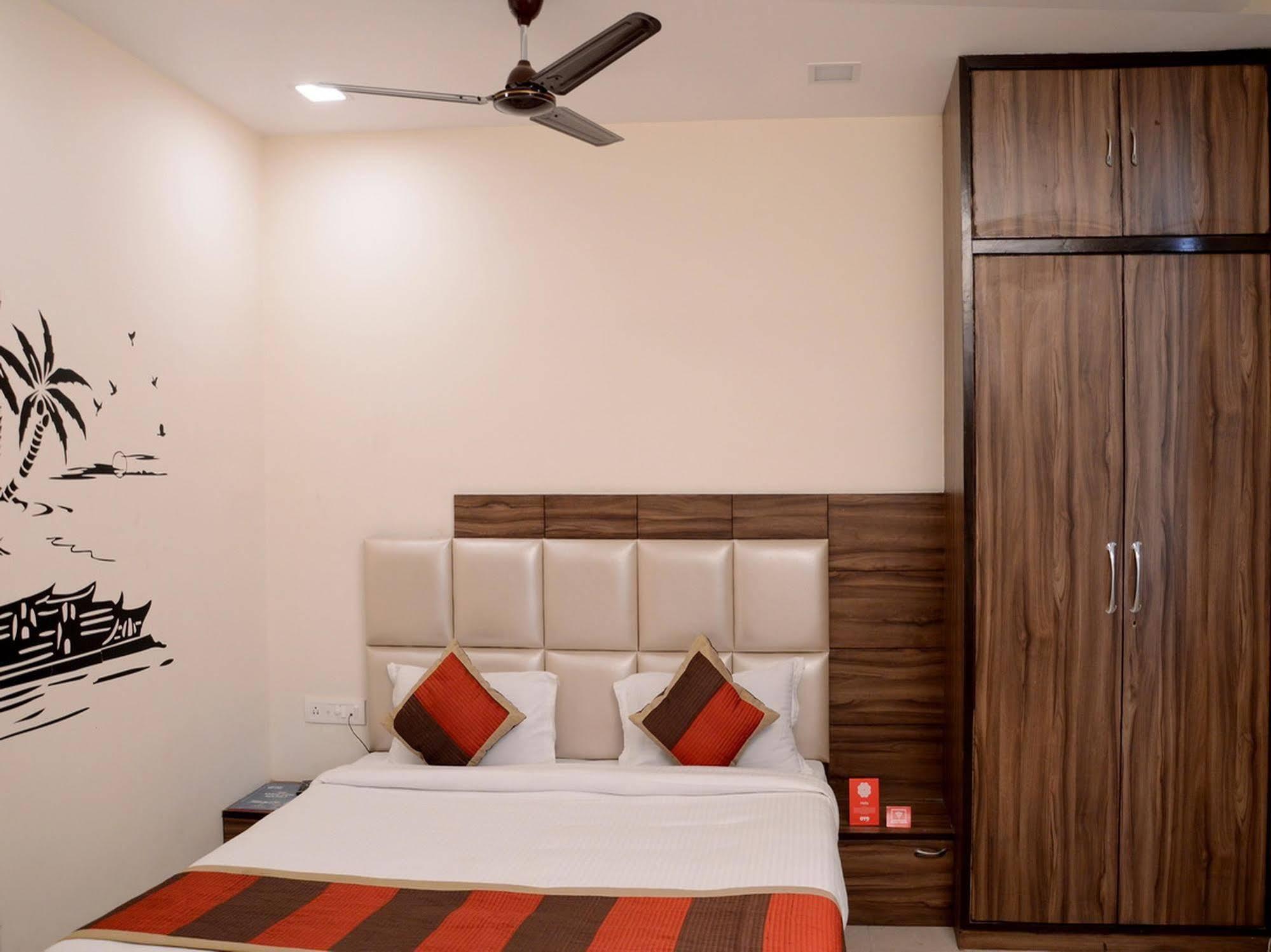 Oyo Sindhi Camp Metro View 3* Jaipur